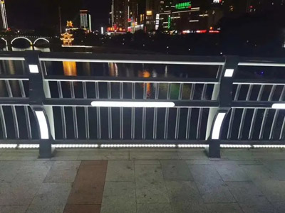 燈光護欄