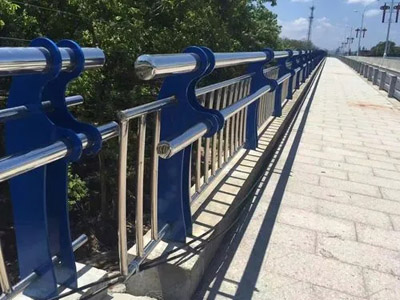 不鏽鋼（gāng）複合管護欄