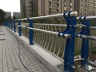 橋（qiáo）梁護（hù）欄